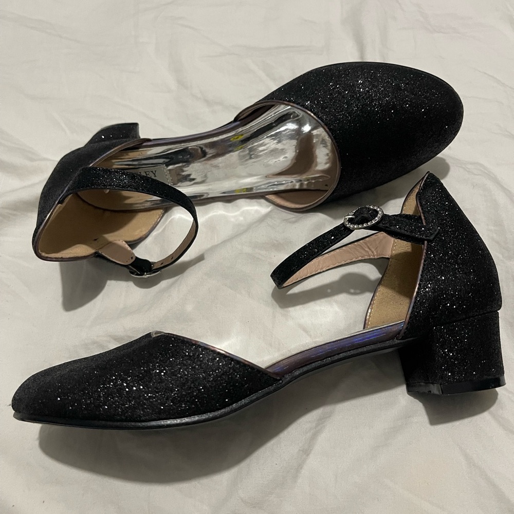 Badgley Mischka Black Glitter Pumps - Size 5 Youth (or 6.5-7 women’s)
